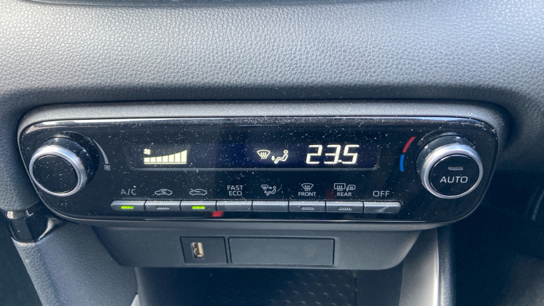 Toyota Yaris 1.5 Hybrid Design 5dr CVT Hybrid Hatchback